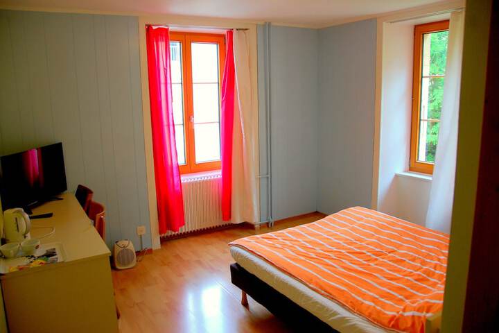 Room 6 of 33