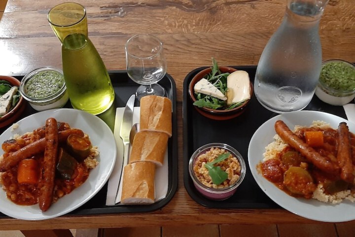 Dining 30 of 46
