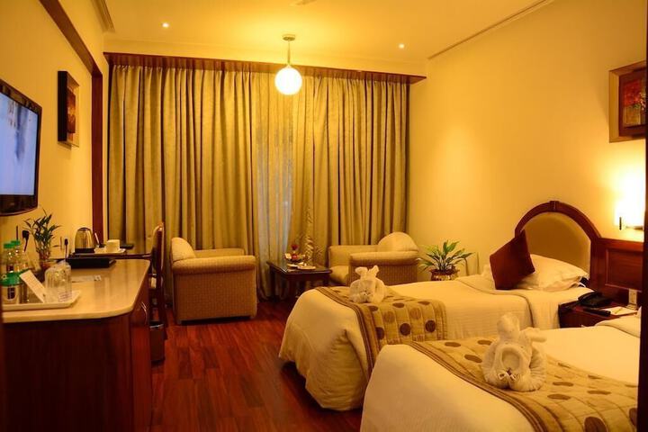 Room 8 of 33