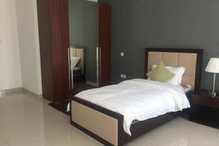 Room 5 of 18
