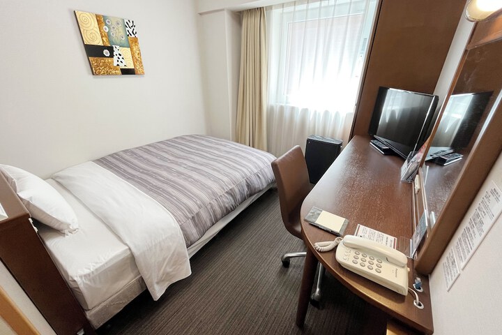 Room 10 of 38
