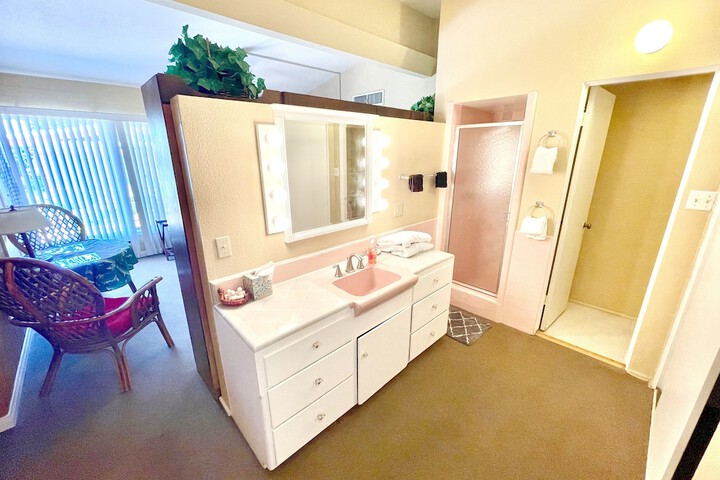 Studio King Bed Patio Kitchenette (33 of 51)
