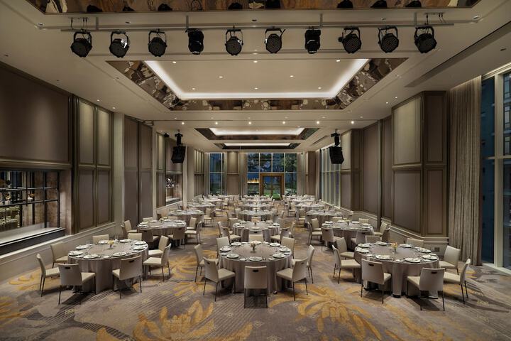 Ballroom/Hall 86 of 100