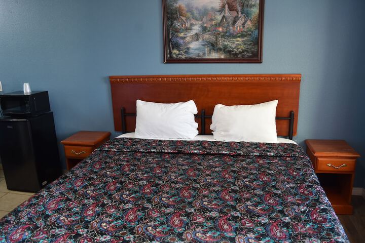 Room 6 of 16