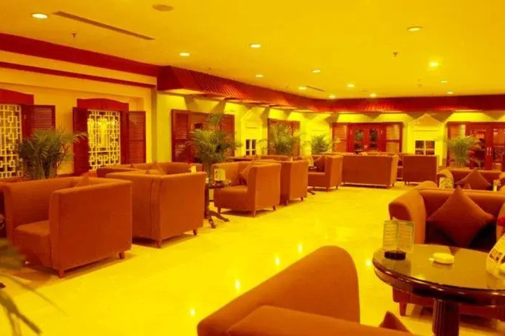 MAXCOURT HOTEL