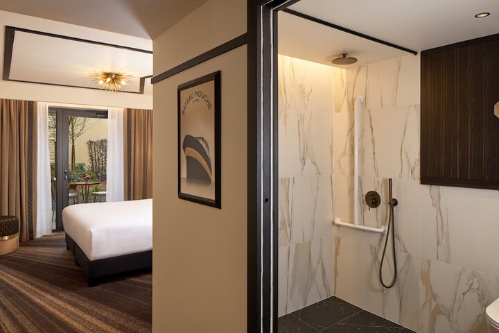 Room 11 of 30