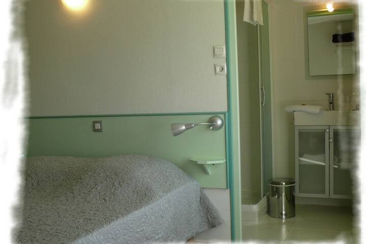 Room 2 of 35