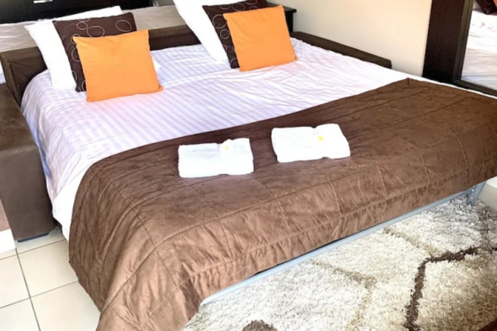 Room 6 of 15