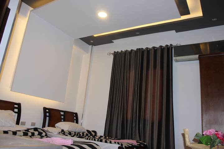 Room 12 of 37