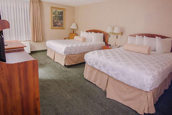2 Queen Beds (2 of 15)