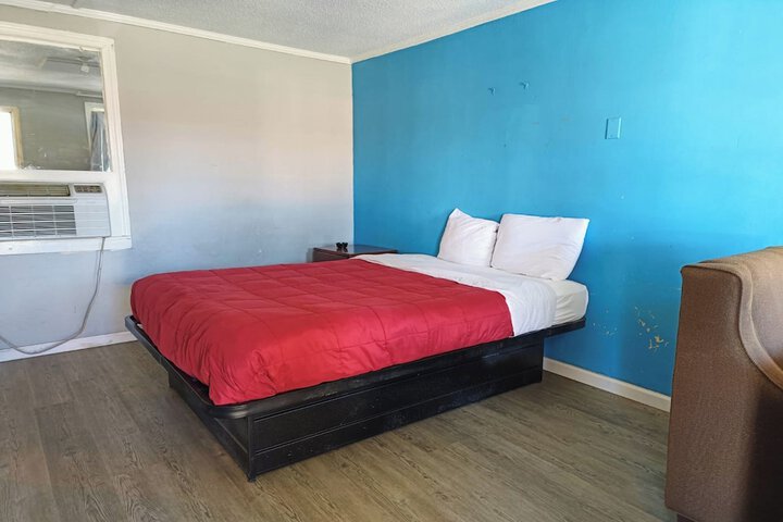 Room 10 of 29