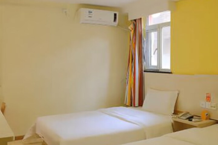 Room 5 of 6
