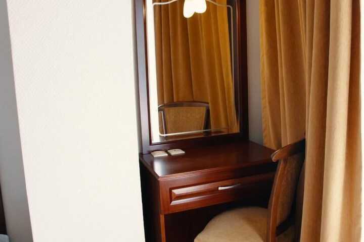 Room 8 of 14