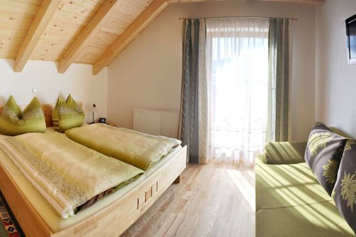Room 2 of 71