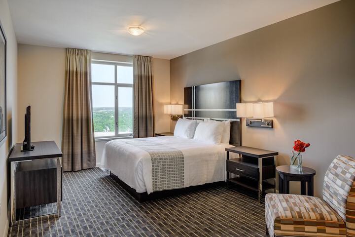 Room 3 of 37