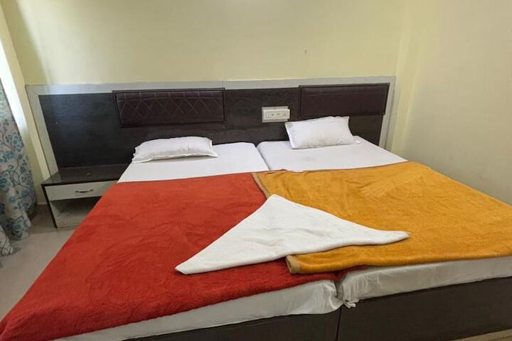 Room 8 of 34