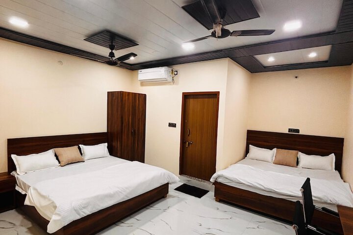 Room 12 of 18