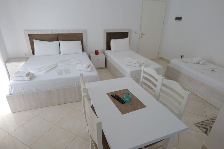 Room 14 of 28