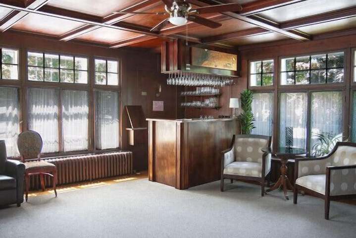 Lounge 138 of 174