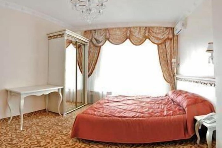 Room 8 of 25