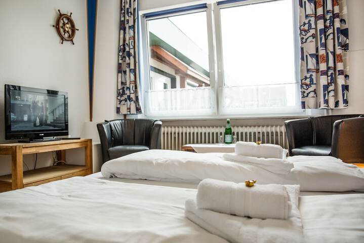 Room 2 of 95