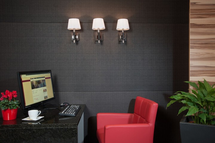 Business Center 80 of 86