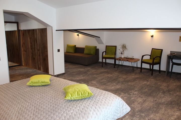 Room 4 of 46