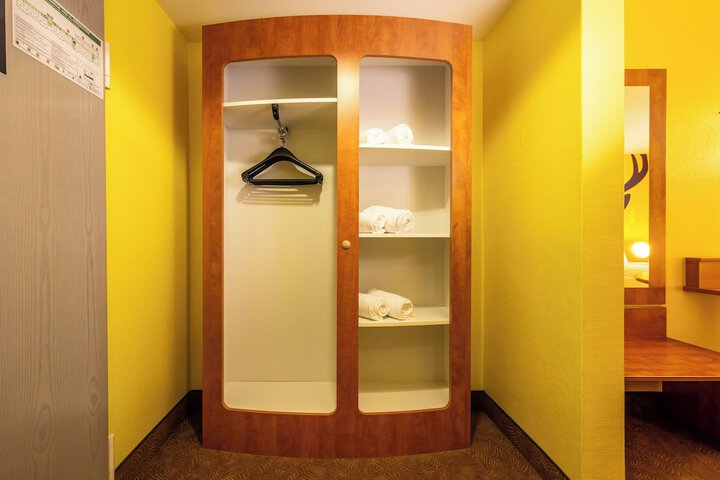 Room 25 of 118