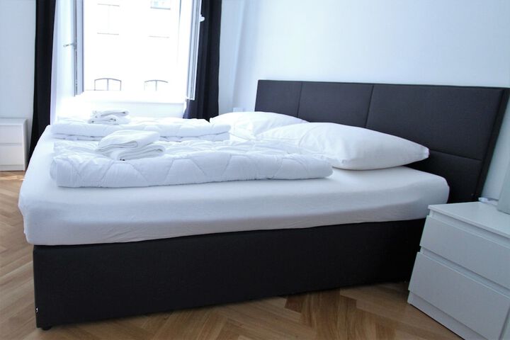 Room 6 of 27