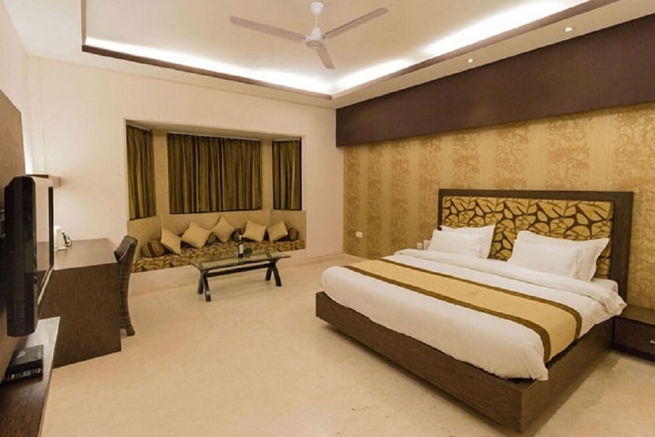Room 2 of 61