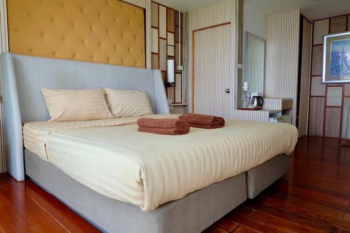 Room 15 of 53