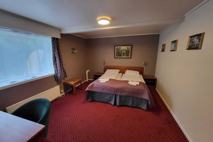 Room 32 of 102
