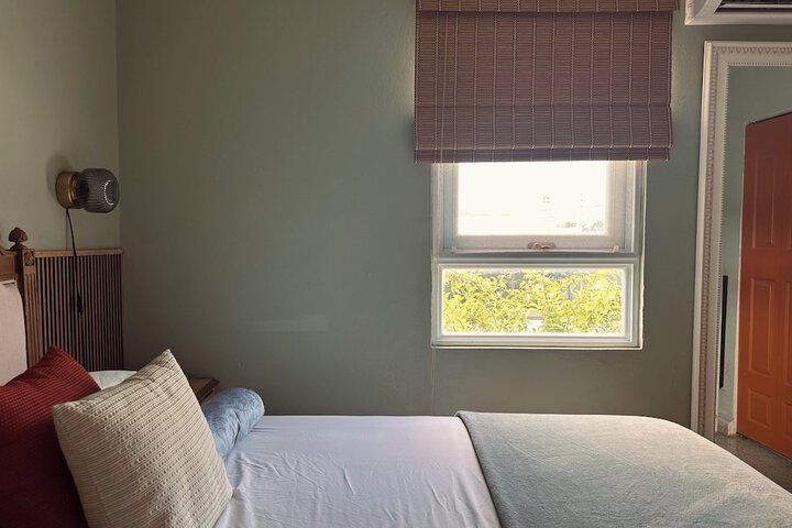 Room 18 of 109