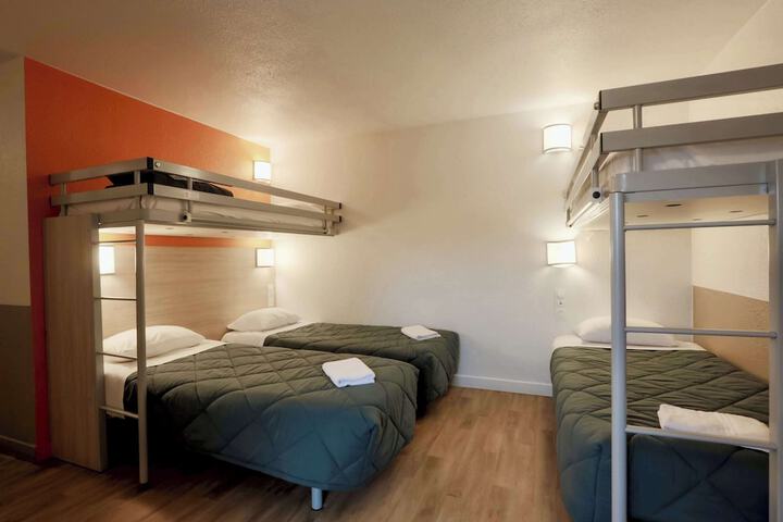 Room 35 of 114