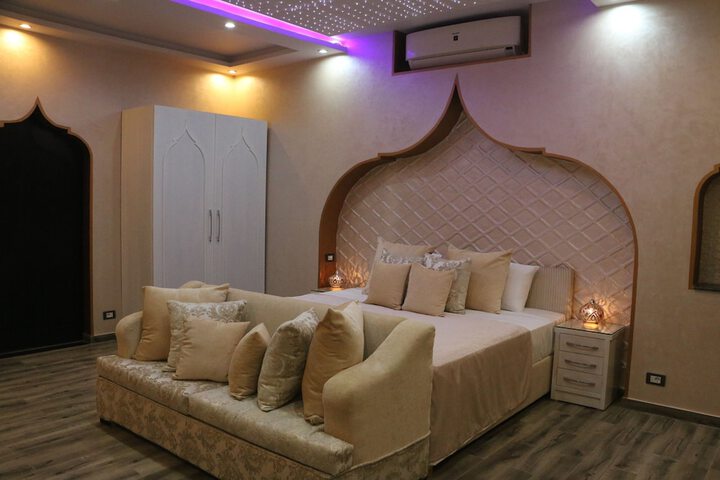 Room 6 of 97