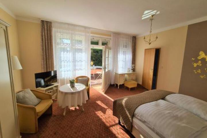 Room 4 of 22
