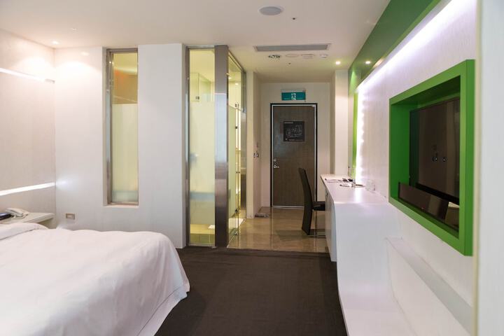 Room 4 of 81