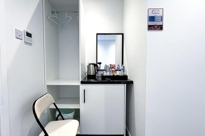 Room 4 of 6