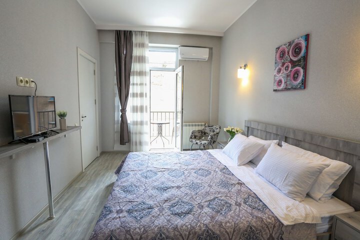 Room 10 of 34