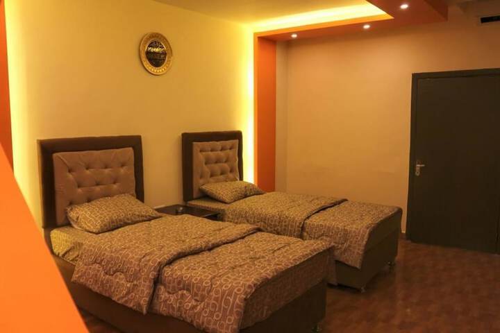 Room 6 of 33