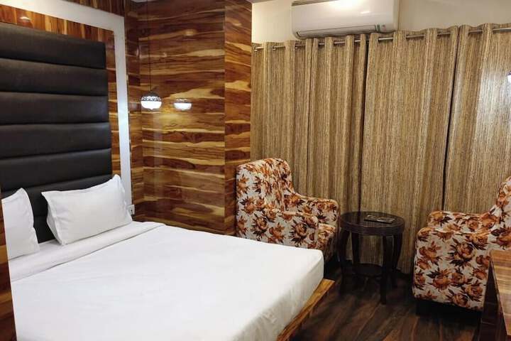 Room 9 of 25
