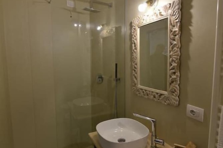 Room 18 of 25