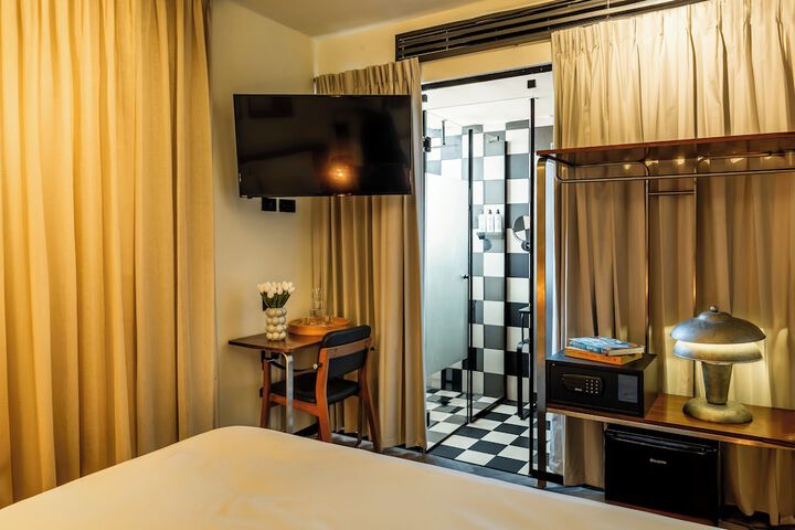 Room 14 of 21