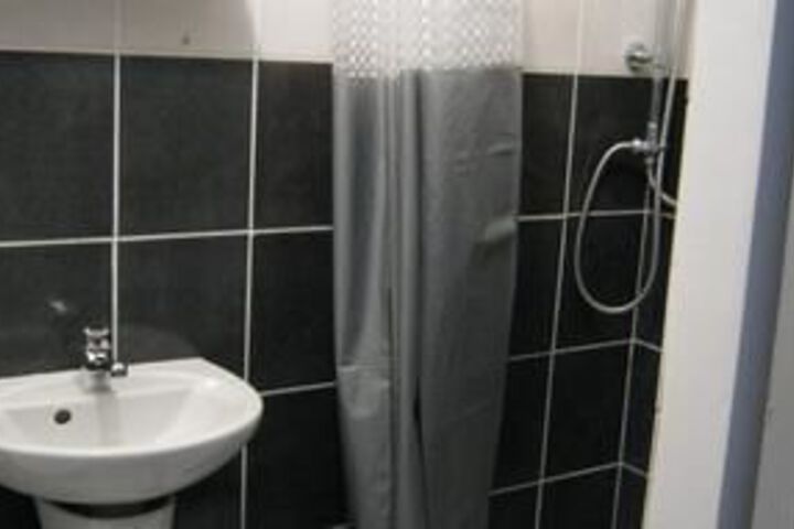 Room 4 of 28