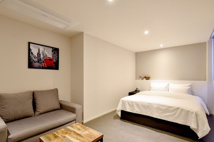 Room 11 of 35