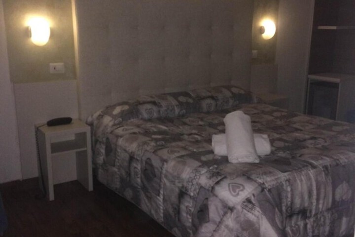 Room 16 of 34