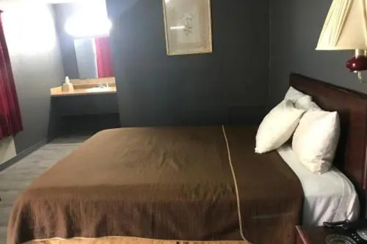 Room 2 of 9