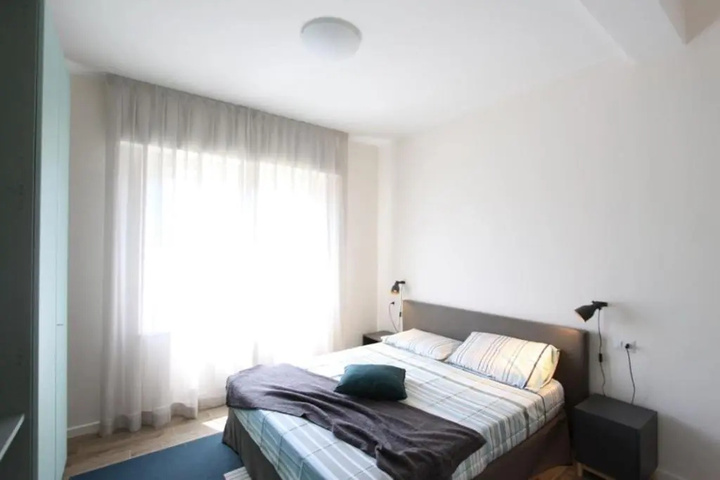 Room 6 of 13