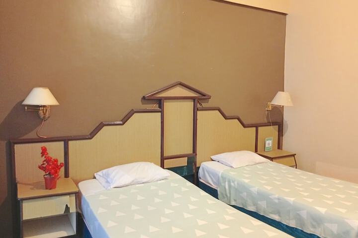 Room 15 of 36
