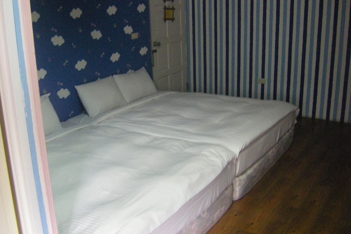Room 8 of 43